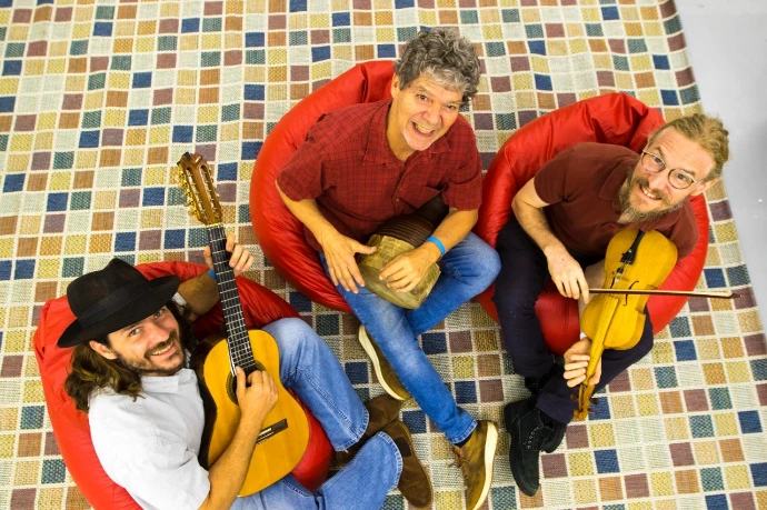 Zaravi - zarb, viola caipira e rabeca